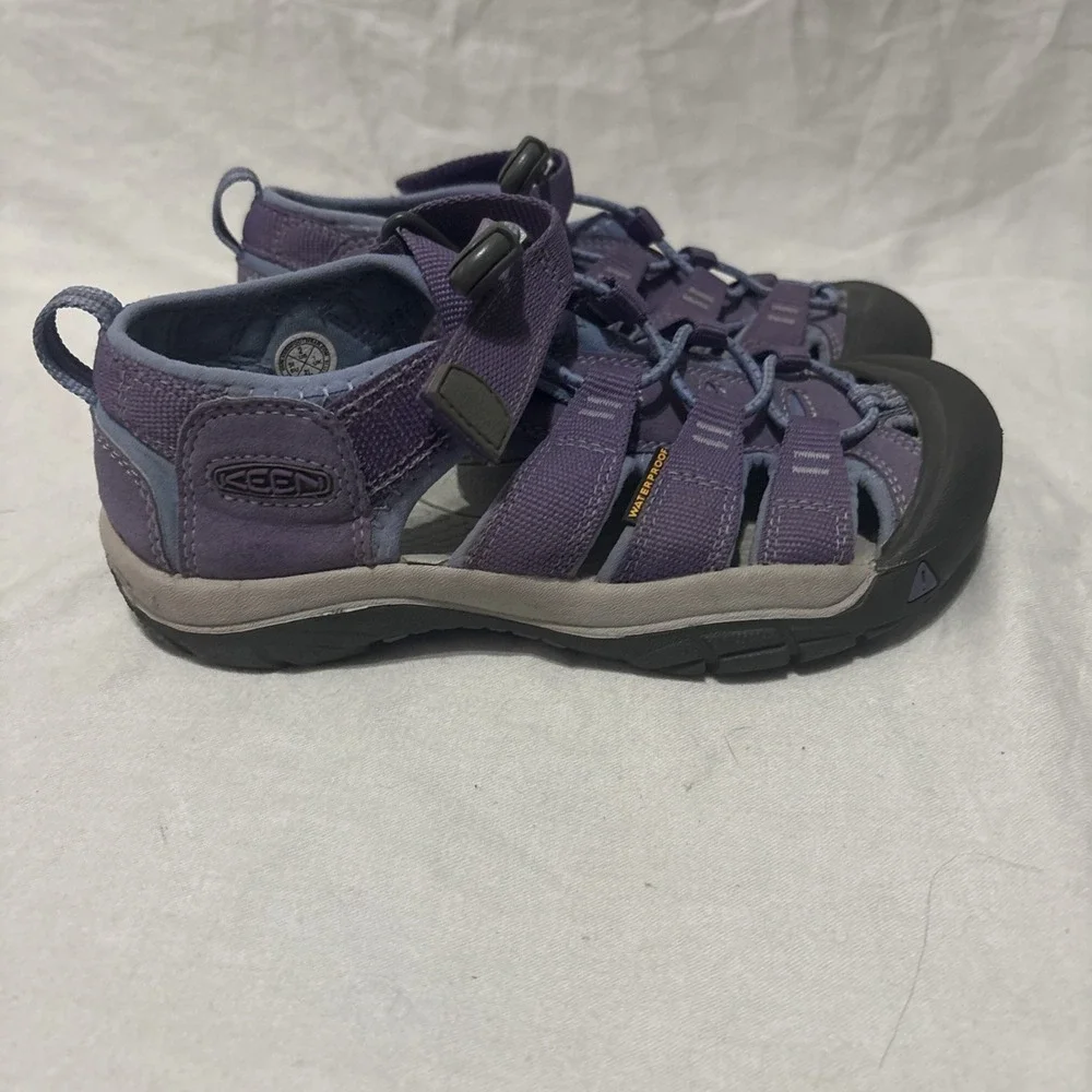 Keen Girls Size 2 Purple Newport Hiking Sandals Waterproof Washable 1014263